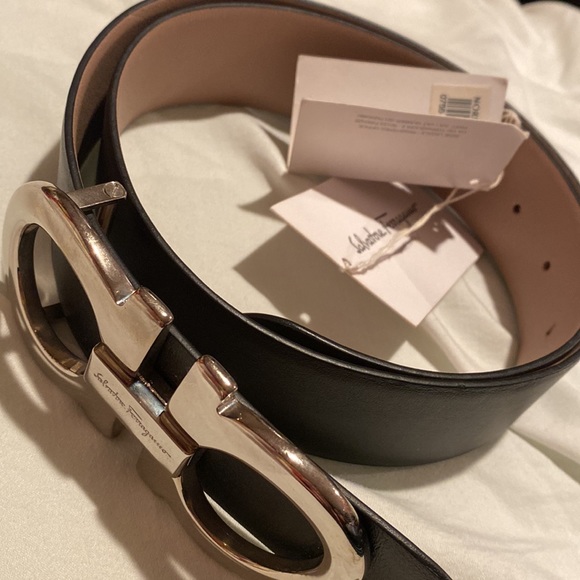 SALVATORE FERRAGAMO silver tone belt with Gancini buckle and black leather strap - Picture 2 of 7